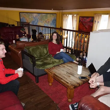 Castle Rock Hostel - Adults Only-2